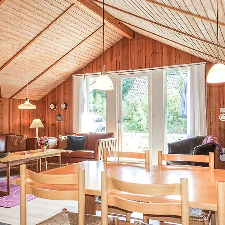 3 Bedroom Cozy In *